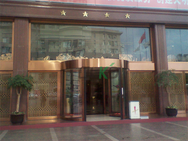 欧兰凯盾工程案例遂宁明星康年大酒店位于遂宁市开发区明月路，2002年10月19日开业，楼高28层，共有客房总数248间套。